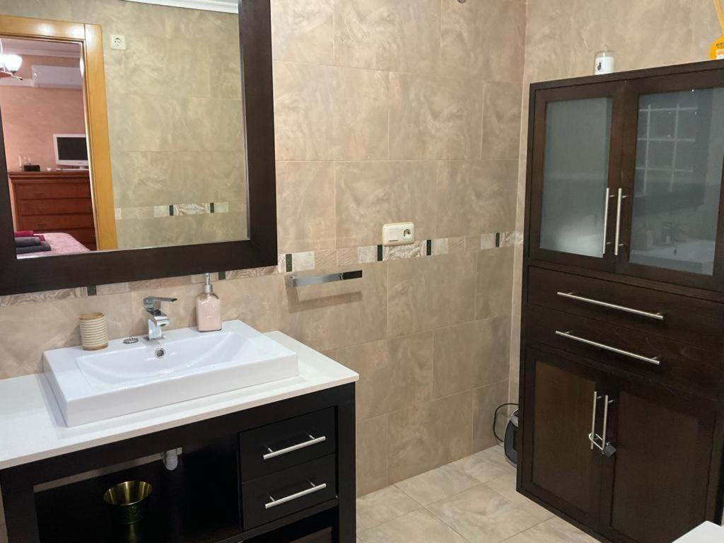 Brisa De Poniente Con Cochera Y Aire Acondicionado Aguilas Luaran gambar